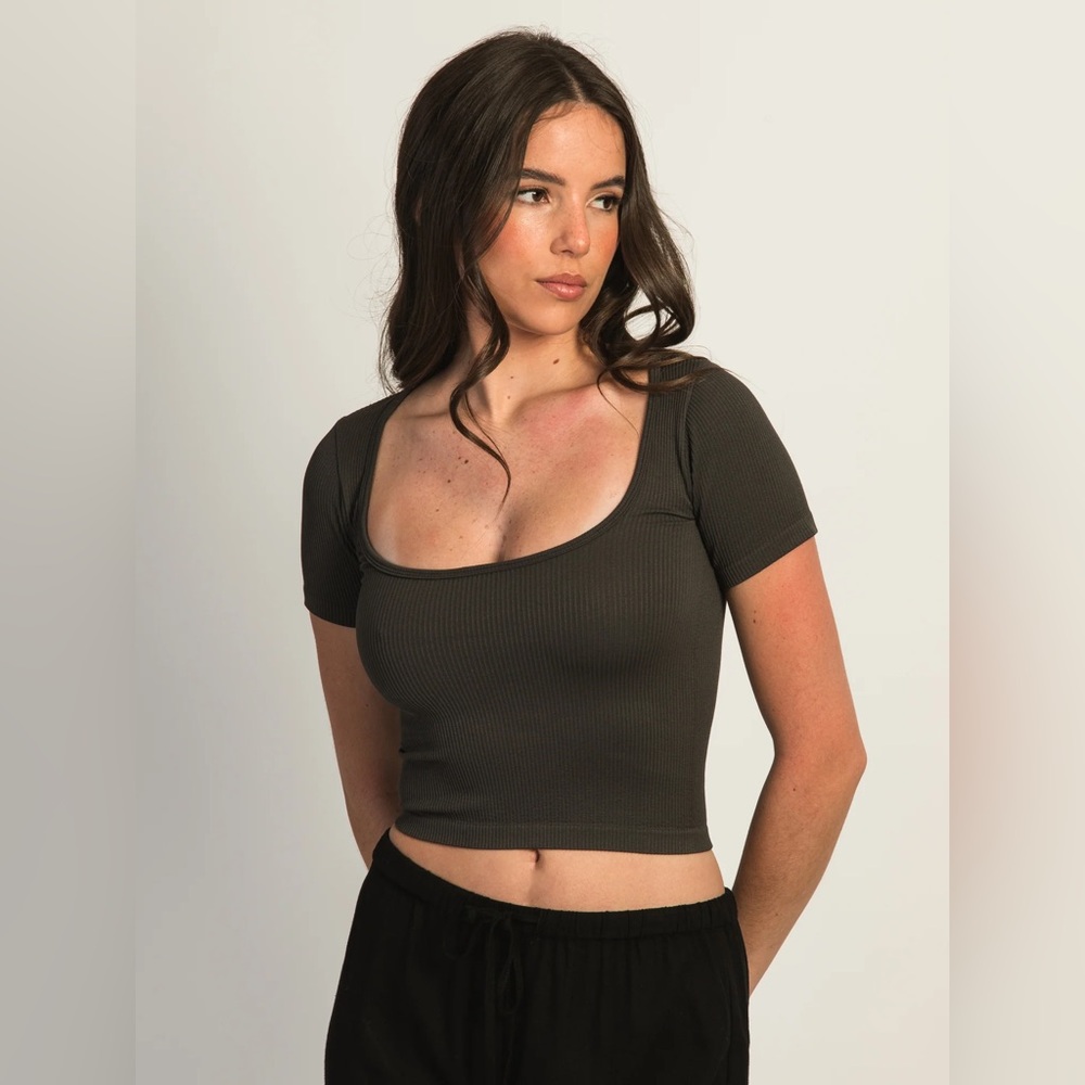 Harlow Square Neck Seamless Tee
